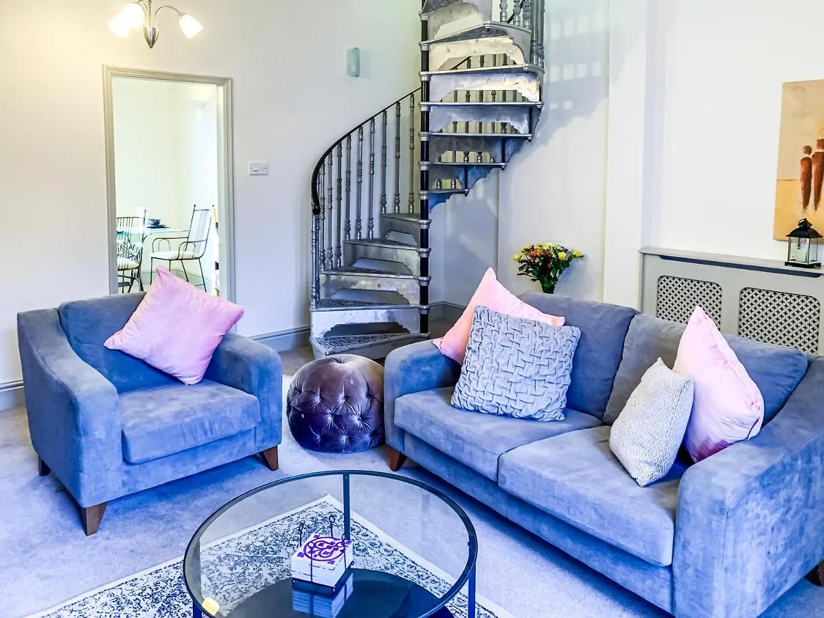 The Vines - Stunning Period Home With Free Parking联系方式